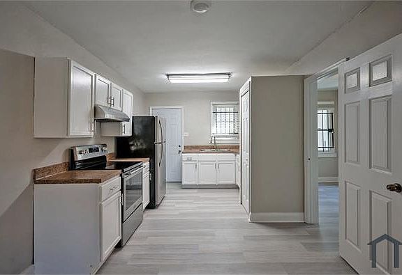 3rd image of 2036 W 11th St #2036