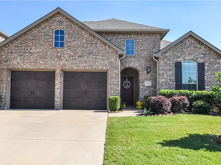 2712 Lake Ridge Dr — Photo 1