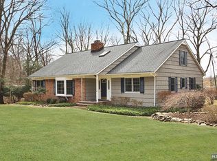 8 Sleepy Hollow Rd, Upper Saddle River, NJ 07458