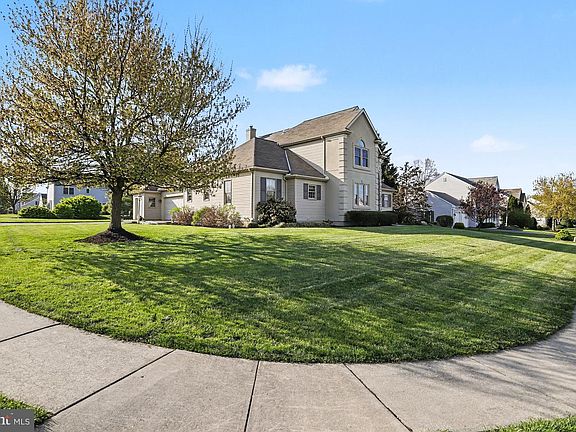 5th image of 527 Florin Ave
