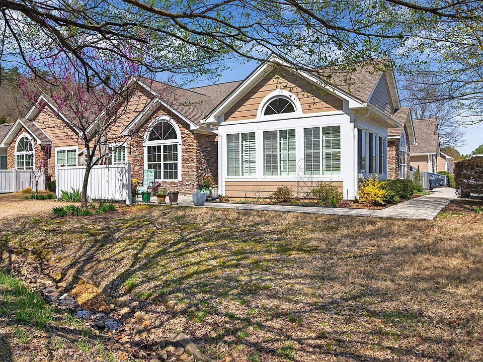 1st image of 861 Carlisle Ln