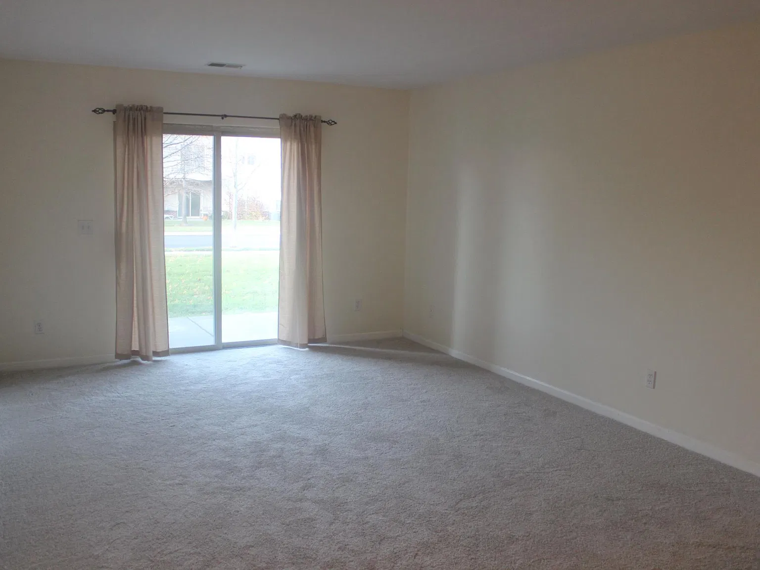 991 Addington Ln — Photo 2