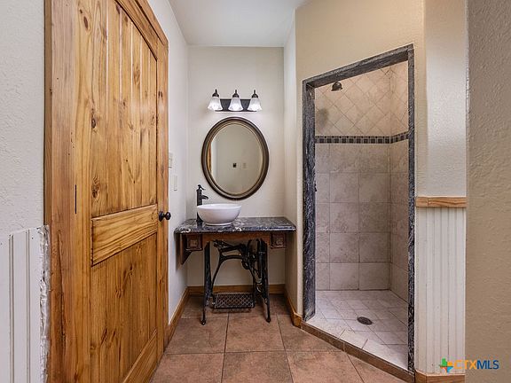 4th image of 340 Rio Oak