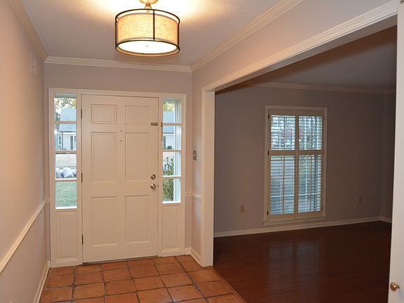 2nd image of 1907 Thorncroft Dr