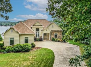 161 Abbotts Ct, Lexington, NC 27292