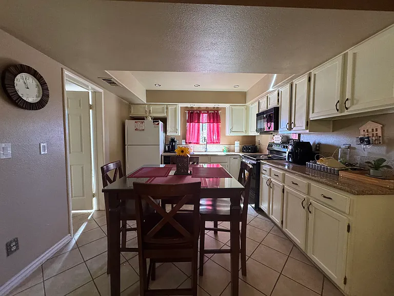 201 Riverfront Dr #4 — Photo 25
