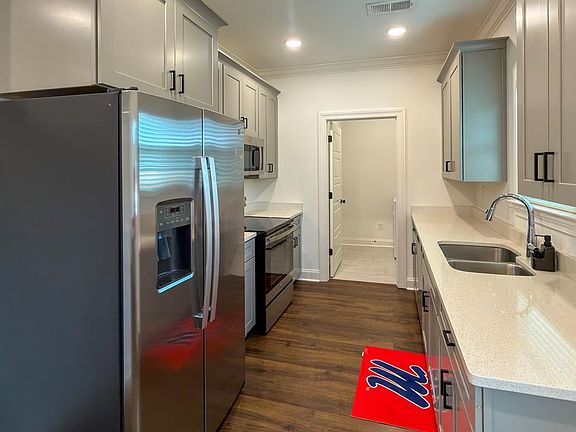 4th image of 556 Meadow Crest Cir
