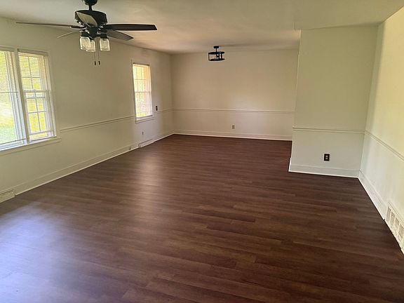 4th image of 6111 W Friendly Ave