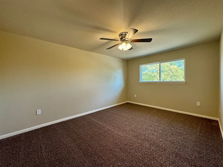 919 Briar Dr — Photo 12