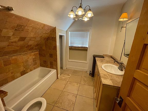 5th image of 140 E 2nd Ave #6