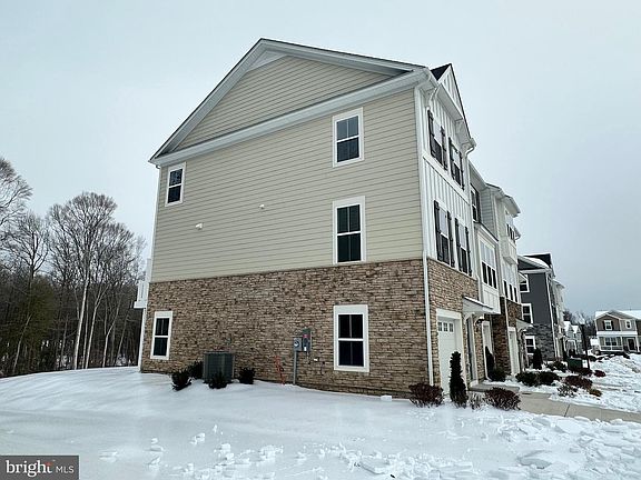 2nd image of 5622 Ludlow Pl