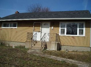 28 Benjoe Dr, Amityville, NY 11701