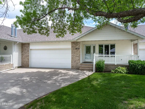 2619 S 35th St, Grand Forks, ND 58201