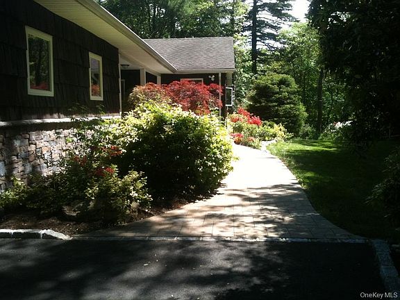 5th image of 5 Mannetto Hill Road