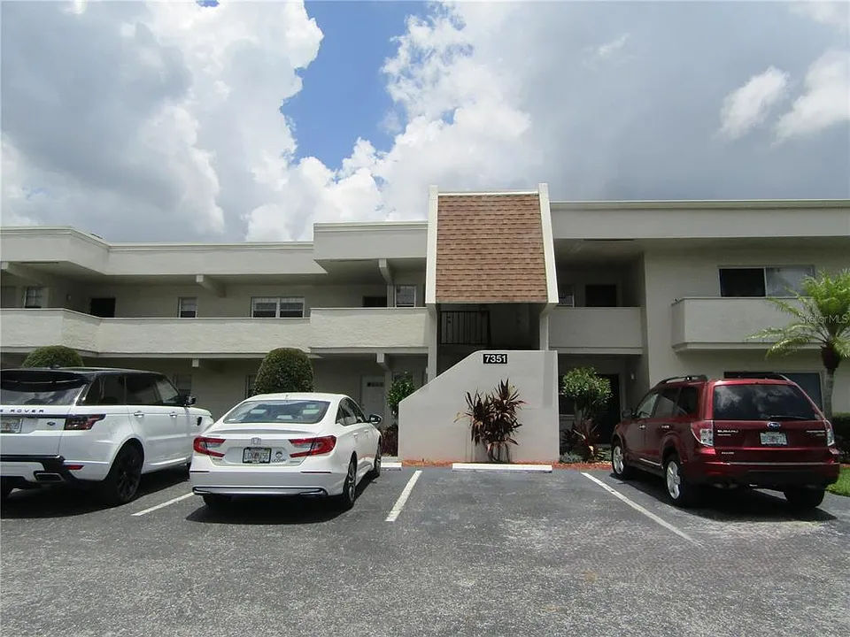 7351 W Country Club Dr N #202