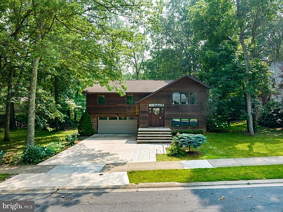 2nd image of 430 Canterbury Dr