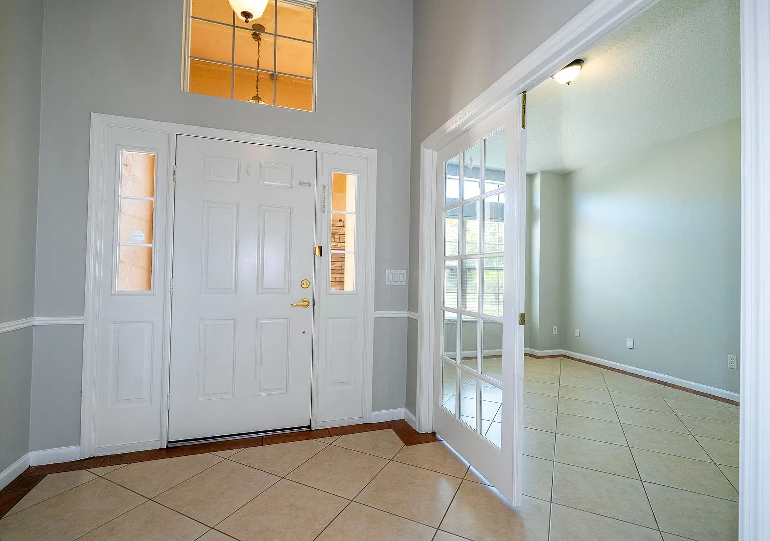 Gorgeous 4/2 Spacious Home with a Fenced Backyard and a 2 Car Garage in Falcon Trace - Orlando! — Photo 4