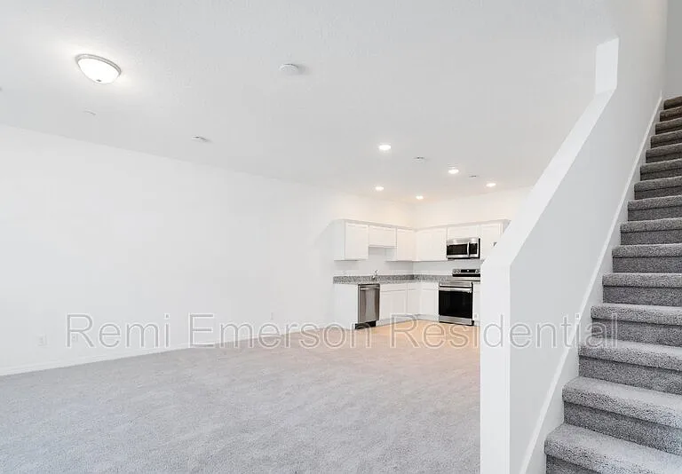 3150 Merton Aly — Photo 6