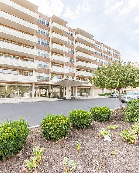 1st image of 25 E 40th St APT 2C