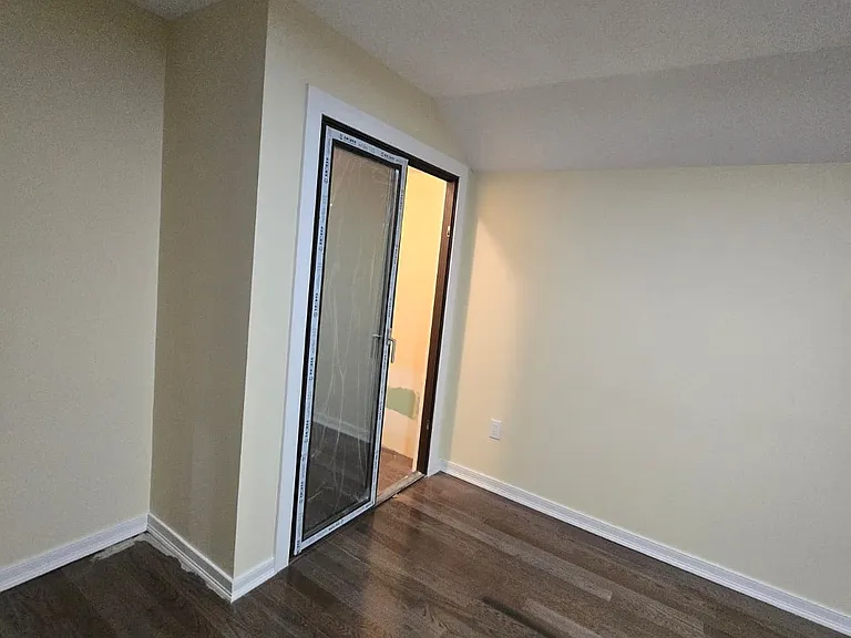 Sabre St — Photo 1