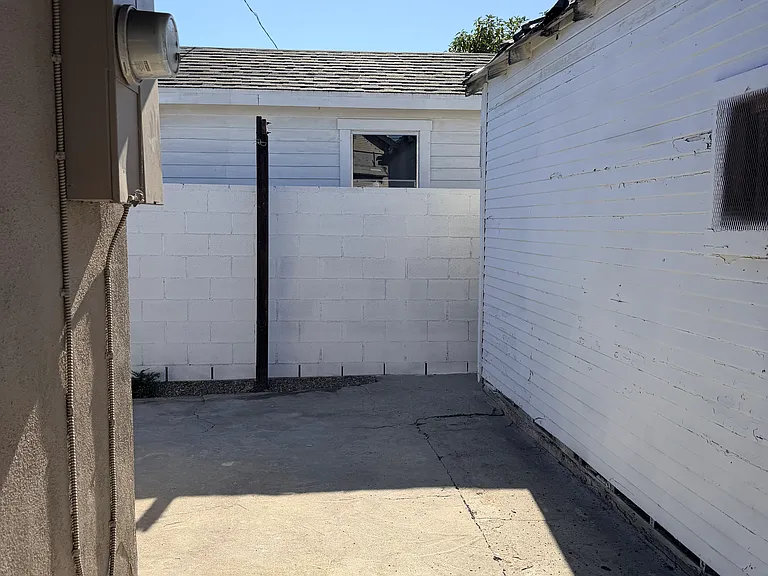 201 S Rowan Ave — Photo 12