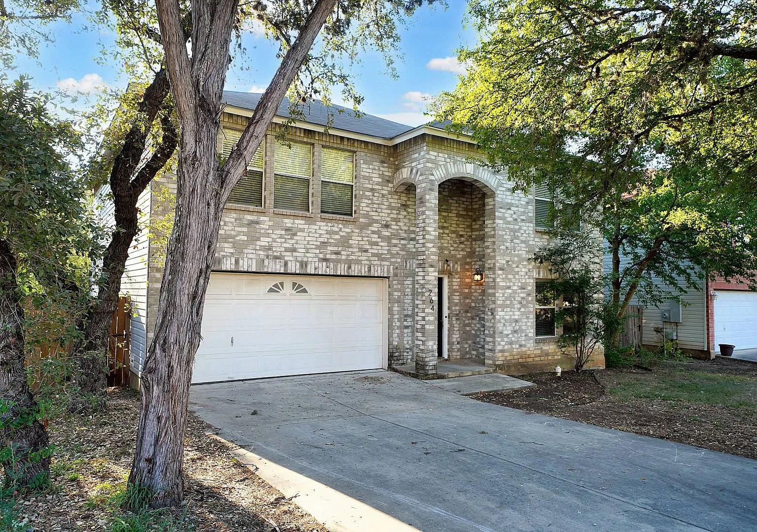 Beautiful Move-In Ready Home in Ashley Place, Schertz, TX - Realtor Commission: $350 — Photo 3