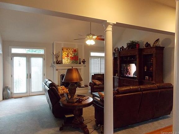 3rd image of 2421 Falcon Ln