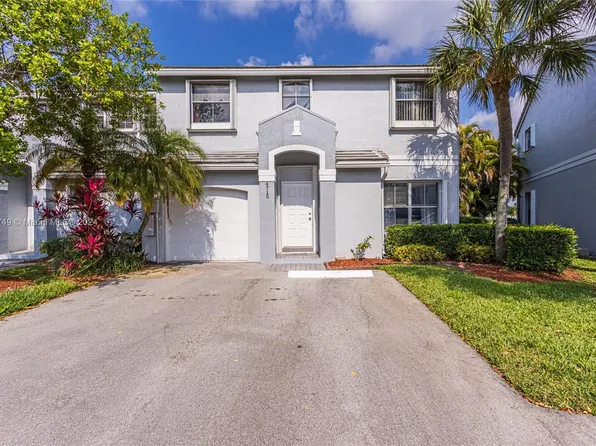 4715 Grapevine Way, Davie, FL 33331