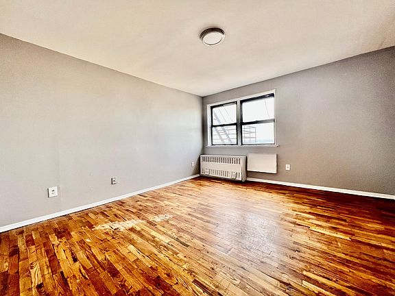 4th image of 110 Van Cortlandt Park Ave #3