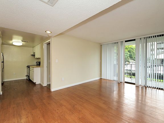 5th image of 1455 NE 123rd St #A212
