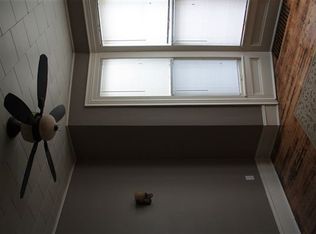 208 3rd St APT 1, Jackson, MI 49201