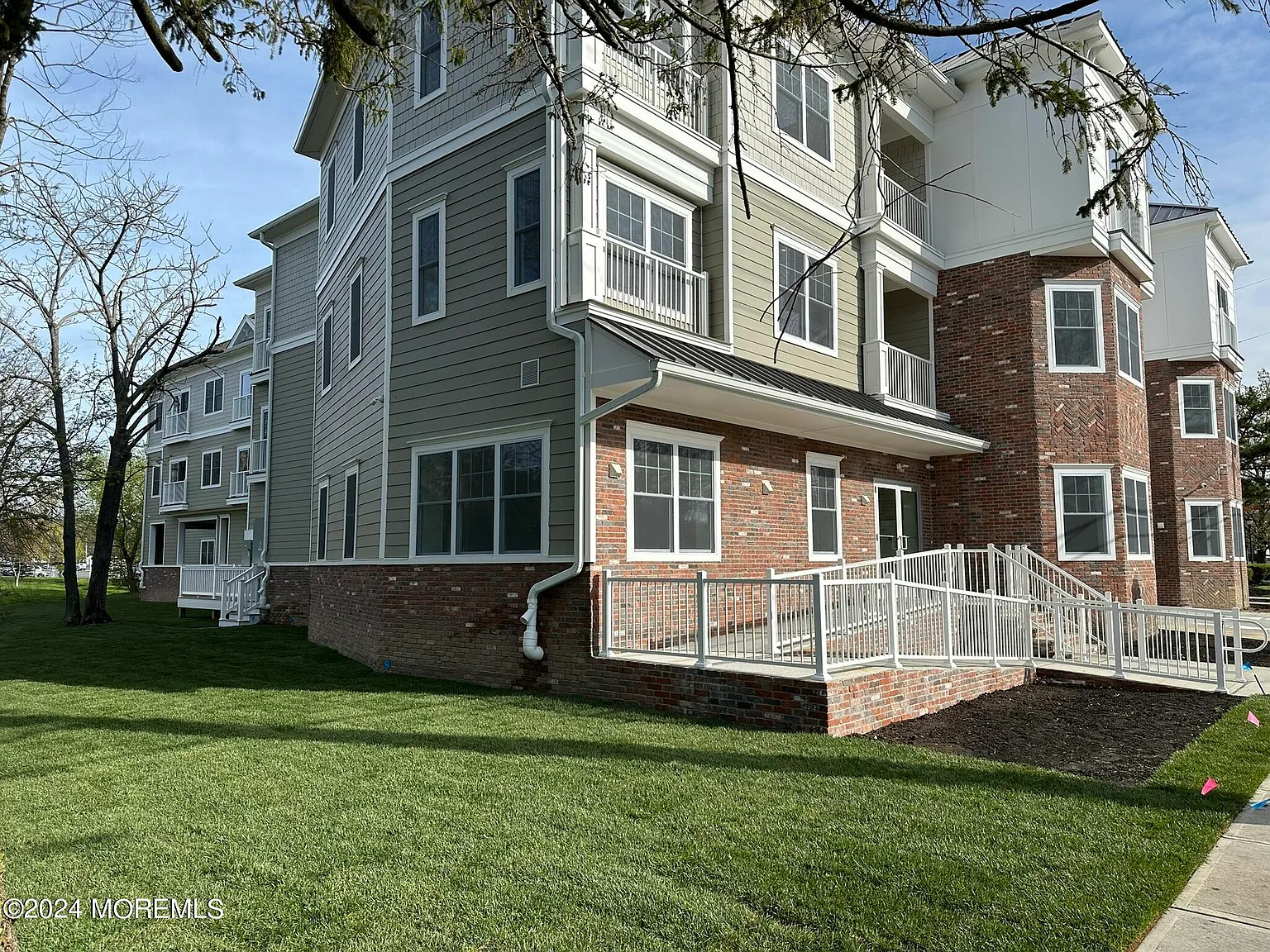 2 bed, $3,950 — Photo 1