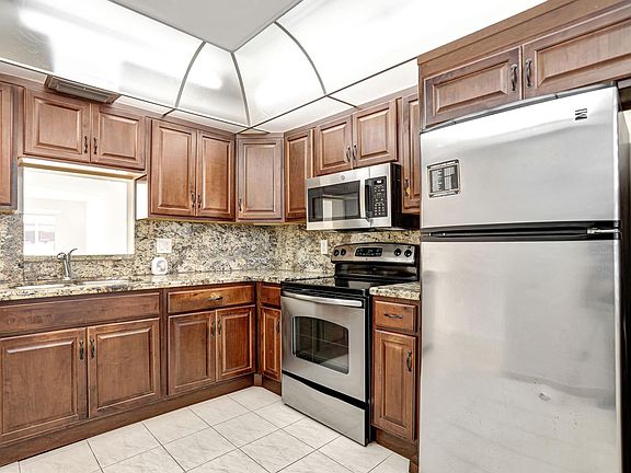 5th image of 3204 Portofino Pt #M1