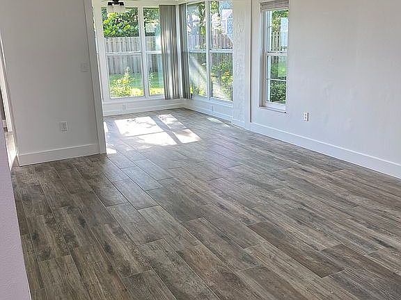 5th image of 1221 Glendale Cir E