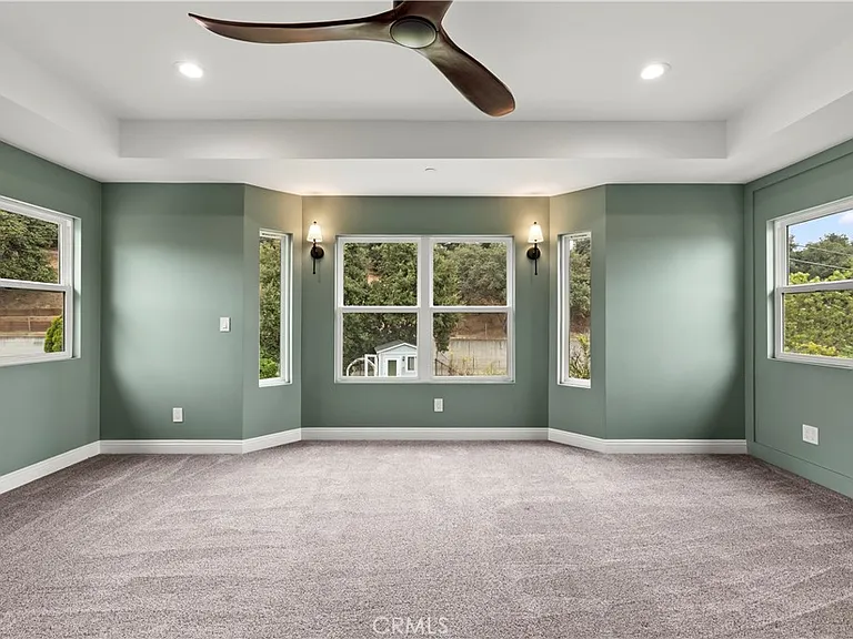 1096 Canyon View Dr — Photo 18