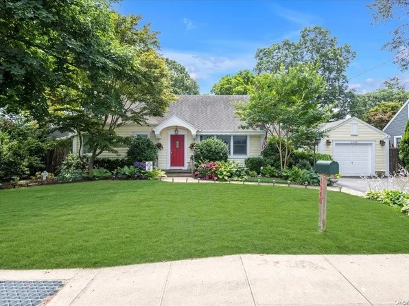 1040 5th Avenue, East Northport, NY 11731