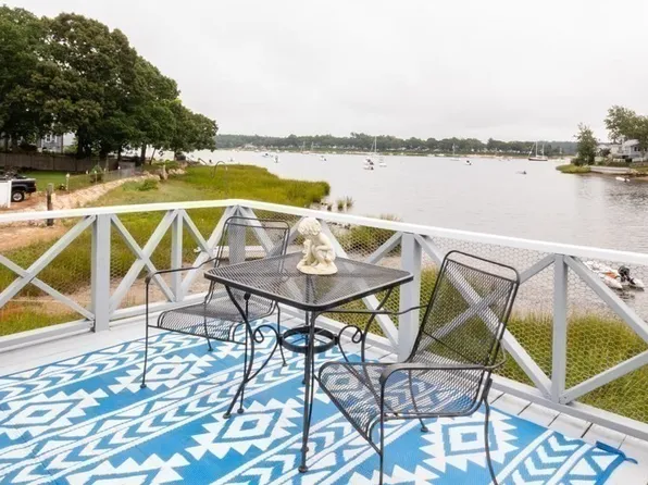 22 Pinehurst Dr, Wareham, MA 02571