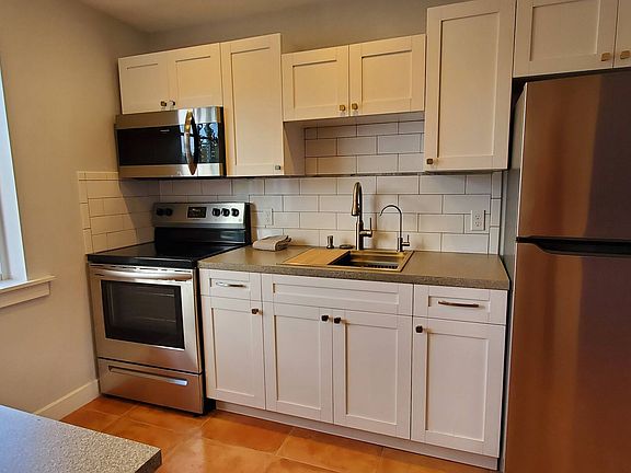 5th image of 907 NW 4th St APT 4