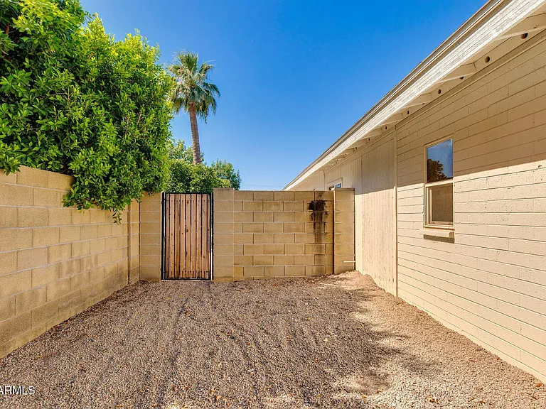 5002 E Mitchell Dr — Photo 34