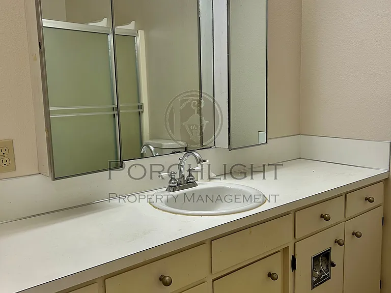 La Villa Apartments — Photo 21