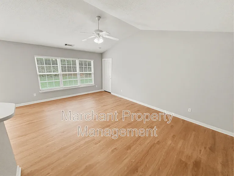 776 Waterbrook Ln — Photo 8