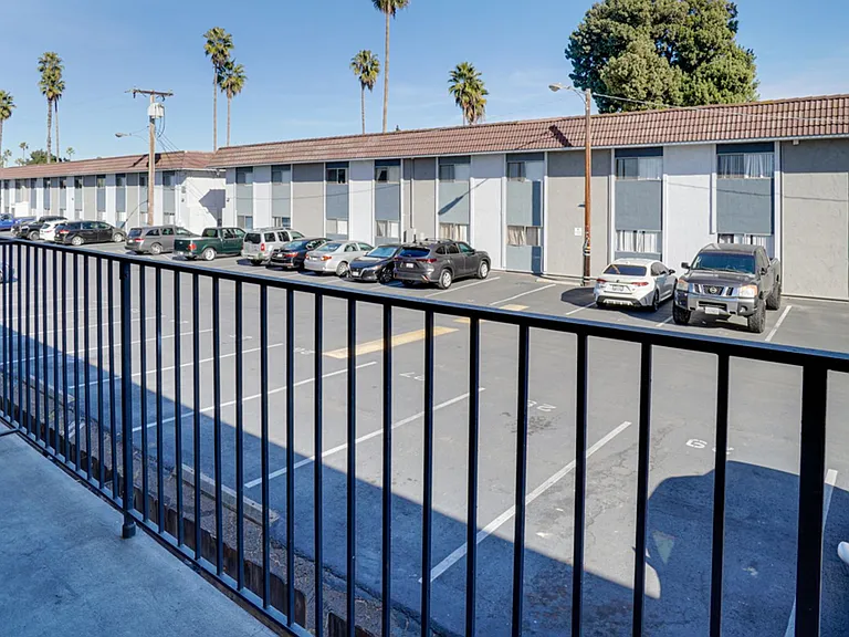 Oak Valley Apartments — Photo 55