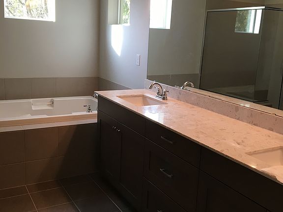 Master bath, 2 sinks
