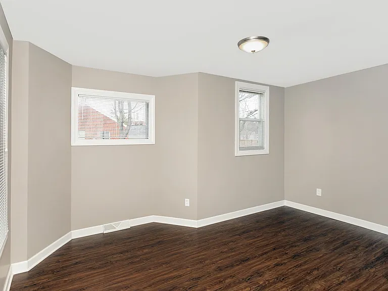 854 Allen St — Photo 7