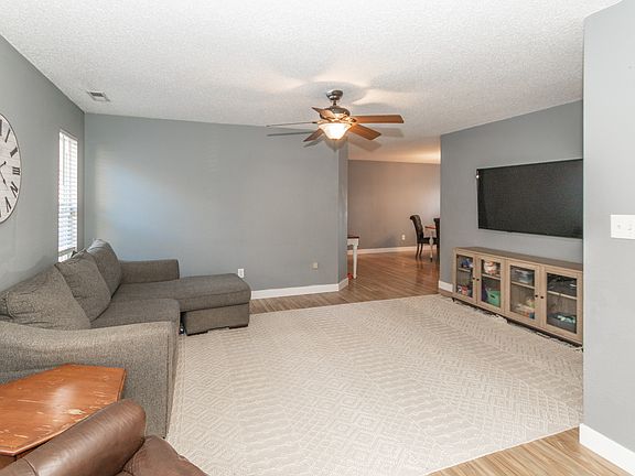4th image of 4129 Canapple Dr