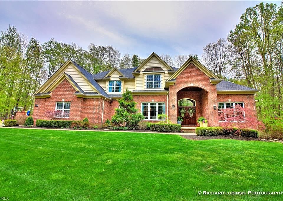 1st image of 775 Meadowbrook Dr