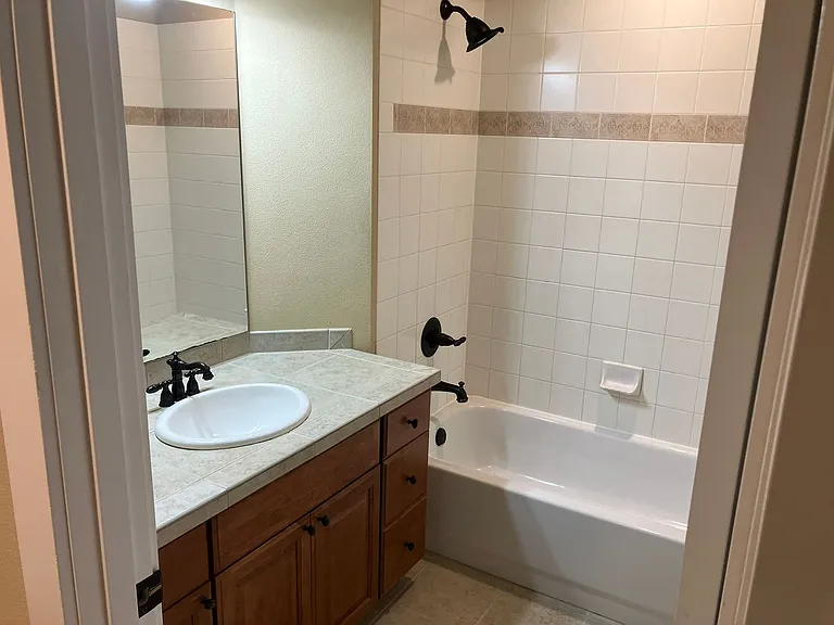 2612 NE Park Dr — Photo 12
