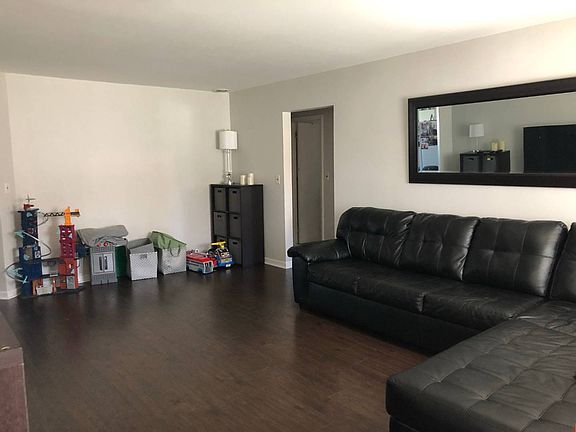 4th image of 36800 Huron River Dr