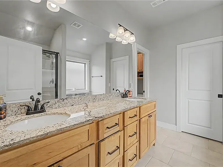 1010 Trailwood St — Photo 6