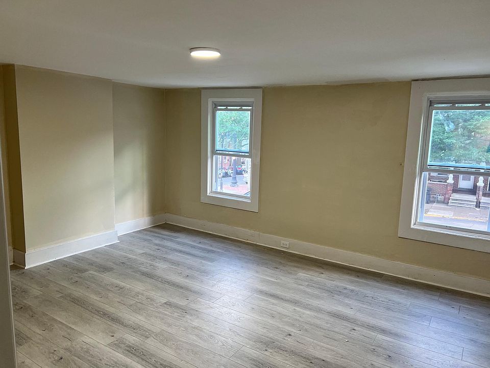 1st image of 1205 W 4th St #2